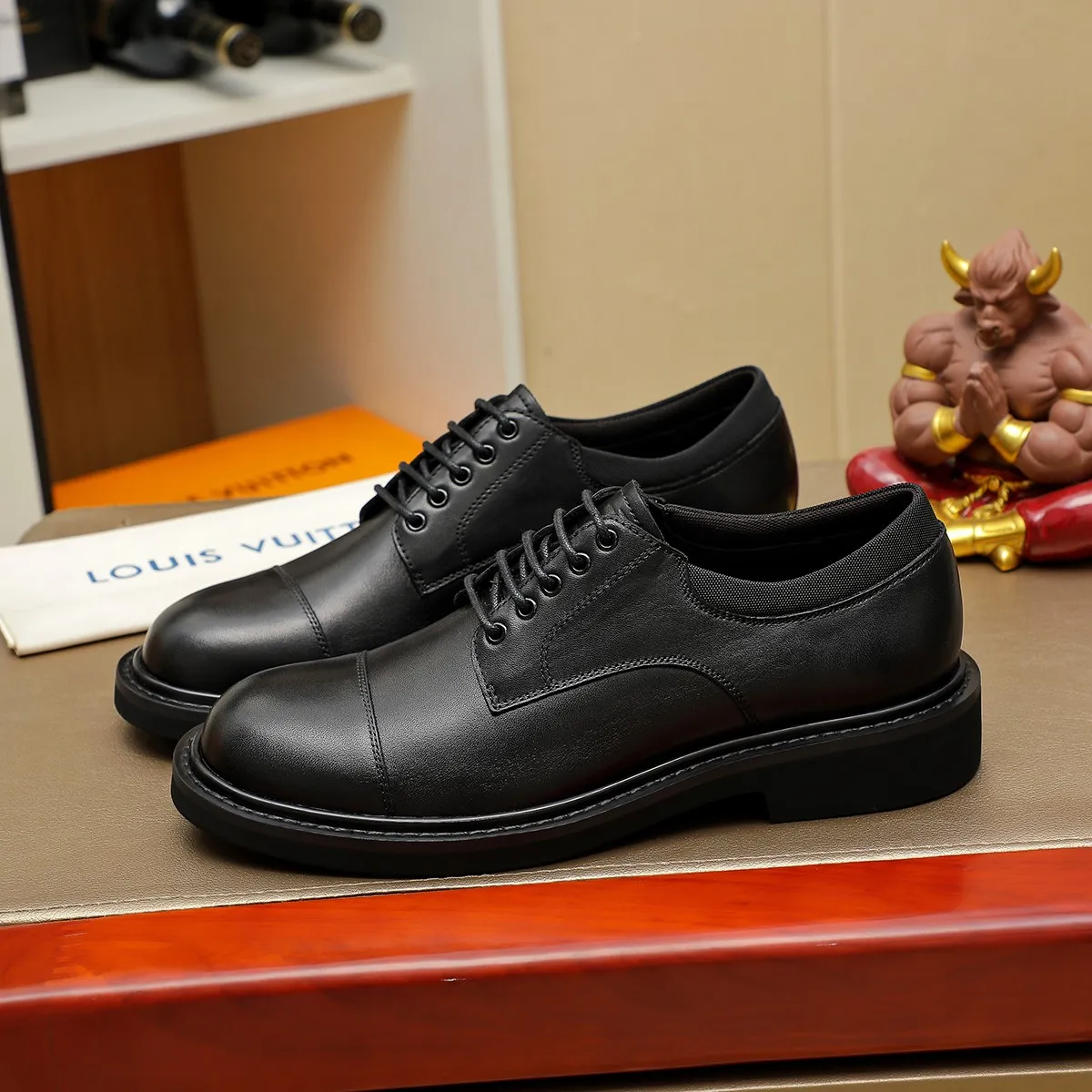 Men's shoes 💰 660 💰 Louis Vuitton LV ® 🆕 model 🔛Full shoe counter, first layer cowhide, 🐂leather lining casual shoes for men, super soft outsole, essential for driving. Counter synchronization, original first layer cowhide, completely 1:1 mold customization🌹top version, color optional! Number: 39-44 (customized at 38.45)
